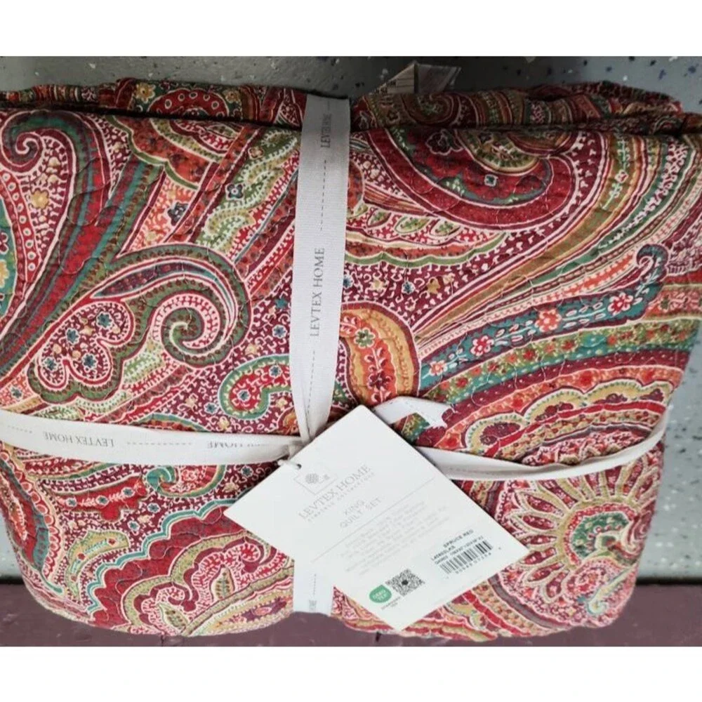 Levtex Home Spruce Paisley Reversible Quilt Set Unisex King Size Red